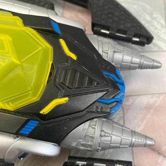 Imaginext Batwing with Batman Figure and 2 Projectiles - Picture 8 of 11